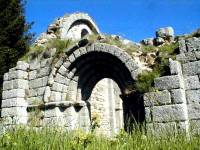 Un jour avec les rochers,  ils btirent des glises puis le temps fit le reste. Eglise de Verdezun prs du Malzieu ville