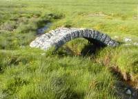 Des rochers on en fit des ponts. Des petit ponts de pierres qu'on traversait nagure  Limagne St Alban