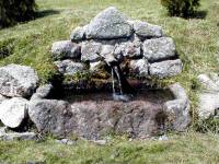 Taillant de grosses roches ils bâtirent des fontaines
