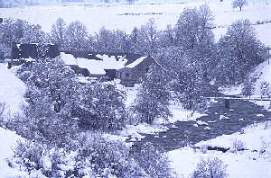 Maison sous la neige vers Nasbinals - copyright Pierre Plagnes et Didier Bonnal